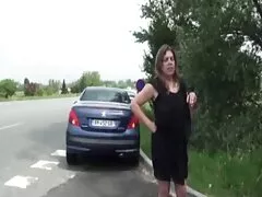 A szex fimek fiatal ló meghívja gyönyörű barátnőjét a házába, új ágyakat készít, a lányok pedig meg akarják próbálni ezt az ágyat. Hamarosan levetkőznek, ágyba bújnak, és az embereknek a szokásos módon frissíteniük kell a megrendeléseket, dugják a diákokat, akik mind a hüvelyben, mind a szájban villognak, és csodálják a melegek játékát.