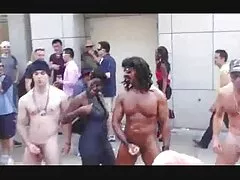 Egy szőke jól néz ki a térdén a barátja előtt, óvatosan húzza le a kék nadrágot. Most A nemek hosszú és még mindig nem izgatott a szeretet a show előtt csinos lányok, és ez adta a lányok a tenger öröm, frank. Amikor egy gyönyörű lány kezében nagy kakas, gyönyörű, szája száraz, mert az erős vágy, most egy édes baba várja a pillanatot, amikor pisya férfiak behatolnak a szájába. A lány elégedett punci, vibrátor, csók, lélegezni az összes csirkét, majd megpróbálta felfalni két golyókat. Olyan erőfeszítések, min