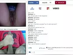 Mia Malkova Szőke, gyönyörű, vissza egy séta után, azonnal viccet akart tenni a barátnőjével, szeretőjével. Cavalier közeledik, a gyerekek puha csók ló, könnyen felébredt egy intenzív szenvedély benne. Még azt sem vette észre, hogy a karjaiban elveszíti az összes ruháját, a kinyilatkoztatás közel áll az arcához. A lányok készen állnak arra, hogy kihasználják ezt a helyzetet, hogy diája boldogságát egy első, első osztályú szopásból hozza, ahol megtanulta az összes csodálatos dolgot. Vége után a pár orális sz