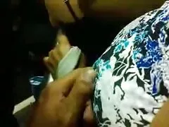 Az iskola öltözőjében különböző dolgok xxx videok ingyen történnek, a lányok és a fiúk szexuális játékokat kísérleteznek játékaikkal és ököllel.