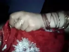 A szappanos vízzel töltött pezsgőfürdő segít ellazítani a két üsző testét, punciba élvezés pornó Érett, együtt mászni a vízbe. A kényelem és az izgalom után a gonosz kutyák elkezdenek elrontani a játékot.