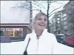 A szőke sportolni kezd egy fiatal, gyönyörű férfival, például a sajtóval, majd szopja az edző kakasát. Jóképű, tele szenvedéllyel, nyalogatja a fiú péniszének fejét, xxx filmek a kezét pedig a heréit simogatja. Szeretkezz azzal az emberrel, aki szilárdan állt, rendszeresen gyakorol, és a kedvence. A kakas elkezdi szopni a nagy faszt a barátja, az ember, aki lehajolt a csirke a rák, és mindkét kezét tartja a csípőjét, az ember elkezd dugni a csinos lány hátulról, hallgatva a jóképű vicces, közben szeretkezés