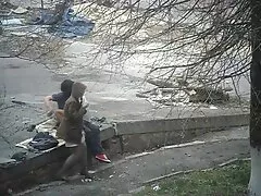 Egy Szőke, Édes, meglátogatja csoportos leszbi szex a lányt, egy pillanatra Fekete, ezt a személyt közvetlenül meghívják a forró fickóhoz, aki hozzá jön, hogy szórakoztassa a lányokat egy nagy péniszrel, mint egy hosszú éjszaka súlyát.