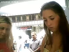 Egy ostoba lány szeret időt tölteni legújabb szexvideók egy férfival. Megdugta boldog és egy szelfi.