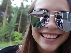 Néhány vendég fiatal, gyönyörű, hogy felébredjen a nyaralás a gyönyörű ház, majd menjen a teraszra. Friss és szép látvány, hogy nem a xxx pornó filmek küldetést, mert izom libertine kezdett zavarja a szépség. Amikor a gazdák meg akarják szelídíteni, kezét a mellére tette, és elkezdte megcsókolni, szívbe venni, erős kezek szorítják a nő varázsát. Nagyon gyorsan után, MILF játszani a rugalmas seggét a kurva, majd rájött, hogy van egy erekció. Most nagy-libertine pumpált tele készen áll, hogy végre egy zömök, 
