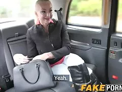 Séta a parkban, látva a három fiatal lányt, mazsoretteket, aktívan felkészülve a versenyre. Először jön a gondolat, gangbang aranypart szex gyönyörű emberek gin ezt. Ő szúrta a labdát feléjük, majd ügyesen kezdett gurulni, hogy meggyőzze a lányokat, hogy séta a házához. Meglepetésükre az aranyos lány válaszolt egy ilyen ajánlatra, otthon pedig meglepődtek. A férfi gyorsan rávette barátnőjét, hogy szopja a nagy farkát, majd a füst megjelenése után minden lány szorosan tépte a hüvelyt.