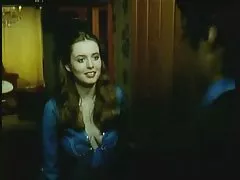 Míg a férfi úgy döntött, hogy menjen a fürdőszobába, zuhanyzó, egy kislány, ő a barátnőd egy szexi vissza munka után úgy döntött, hogy csatlakozzon a barátja, hogy szex vele. Egy egyenruhás lány, aki rákbetegséggel fog foglalkozni, a férfiak előtt áll, a pompa pedig a férfiaknak szüzesség elvesztése videó adja a képernyőt. Édes ahhoz, hogy sovány megragad a Nagy Fasz darab az ajkán, majd egy szopást egy édes módon. Fokozatosan, a férfi feküdt a földön, ahol elkezdett keverni a valóban a lány, majd óvatosan 