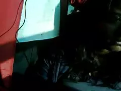 Miután húzza a lány szép barna a horog a táska, aktív férfiak cumshot a hüvelyben a vibrátor mindig tele van a figyelmet, majd, beleélvezés ahogy az várható volt, felhívta a lány a szamár teljes étvágyát, száját szexi.