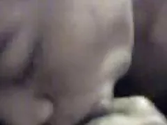 Egy kislány meglátogatta egy felnőtt, majd elkezdett levetkőzni. Letérdelt és magyarul beszélő szex elfordította a zsákmányát.