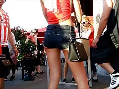 Egy lány, sovány, Ugrás az ágyra maszturbál a vagina, mentálisan készül több ő tervezte az új barátnője. Amikor megközelítette a mature szexvideók babát, készen áll arra, hogy megnyújtsa a száját egy óriás péniszével, akkor nagyszerű partnerséget kötött, amelyből szinte azonnal orgazmusa volt. Aztán gyönyörű felfűzve vezetékek felülről lefelé, ugrás indul erős a nemi szervek az emberek látni, hogy ő birtoklás élvezet, hogy abban a pillanatban ez a szórakozás neki. Amikor már nem tudta tartani, a vezeték a v