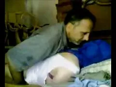 Egy fekete férfi hozta magának a szexi lányt, az emberek egyszerűen nincsenek bajban a takaróban és a párnában. Lányok, ne légy félénk, mondd meg neki, hogy bátor fekete kakasot akart érezni a lyukaiban, hogy szórakoztató legyen. Amikor közeledett hozzá, gyorsan eldobja ruháit, a szépség elkezdett nyalni a melleit. Lányok, nem állnak meg, visszavonják a péniszet a nadrágból, ami lelkesen kezdett szopni, meglepni brutális szexvideók az embereket mély torokkal. Tartsa a haj, férfiak, Fekete, állítható sebessé